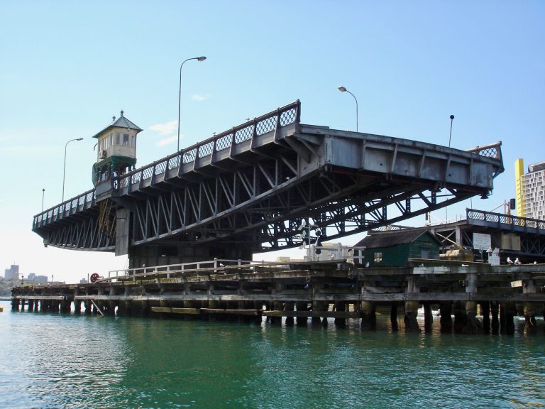 Glebe Island Bridge, Image Andy Mitchell via Wiki Commons.